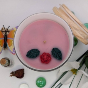 gardenia-ramblin-rose-glass- candle-top